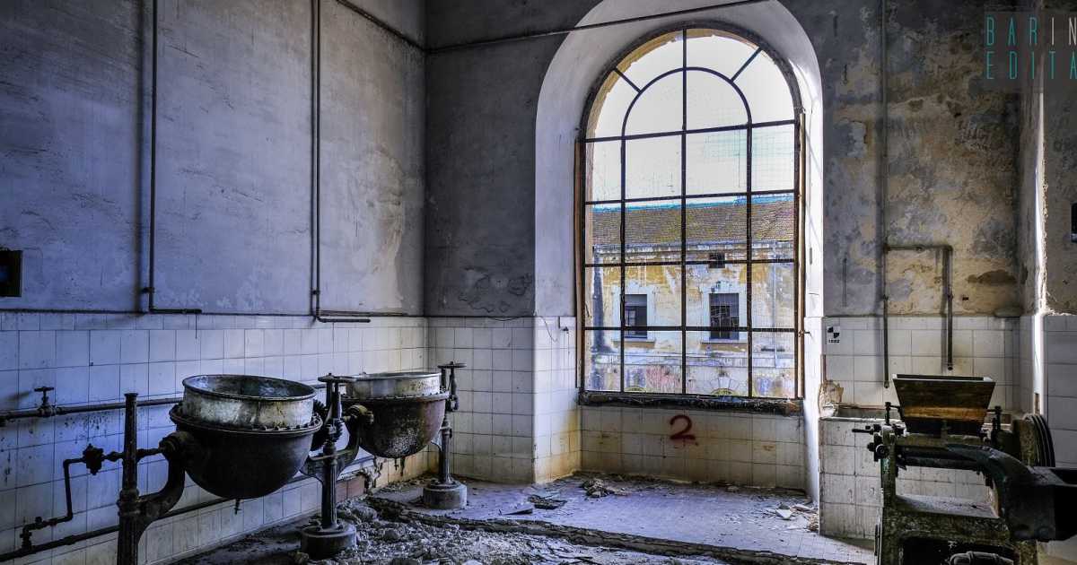 Antichi macchinari e silenziosi corridoi: la Manifattura Tabacchi prima della sua trasformazione